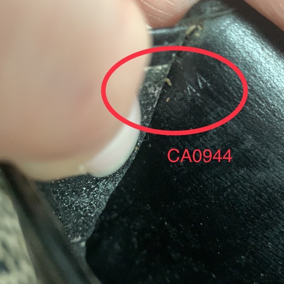 1994 authentic Louis Vuitton black Epi leather long wallet / checkbook holder - Picture 11 of 16